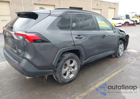2022 Toyota Rav4 Xle z USA, uszkodzony, nr VIN 2T3P1RFV4NW284576